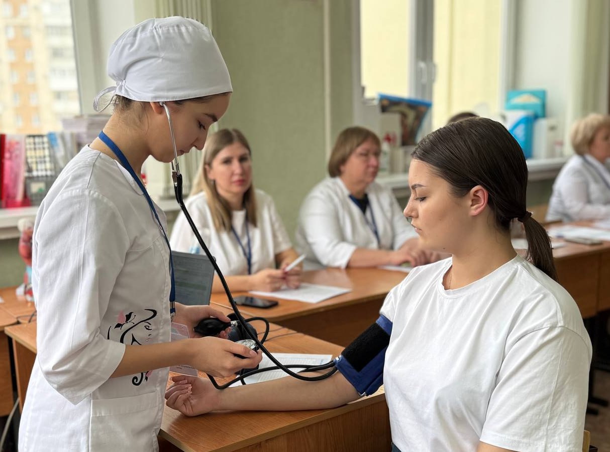 От школьника до специалиста: чемпионат "Профессионалы" помогает молодежи найти свой путь в медицине