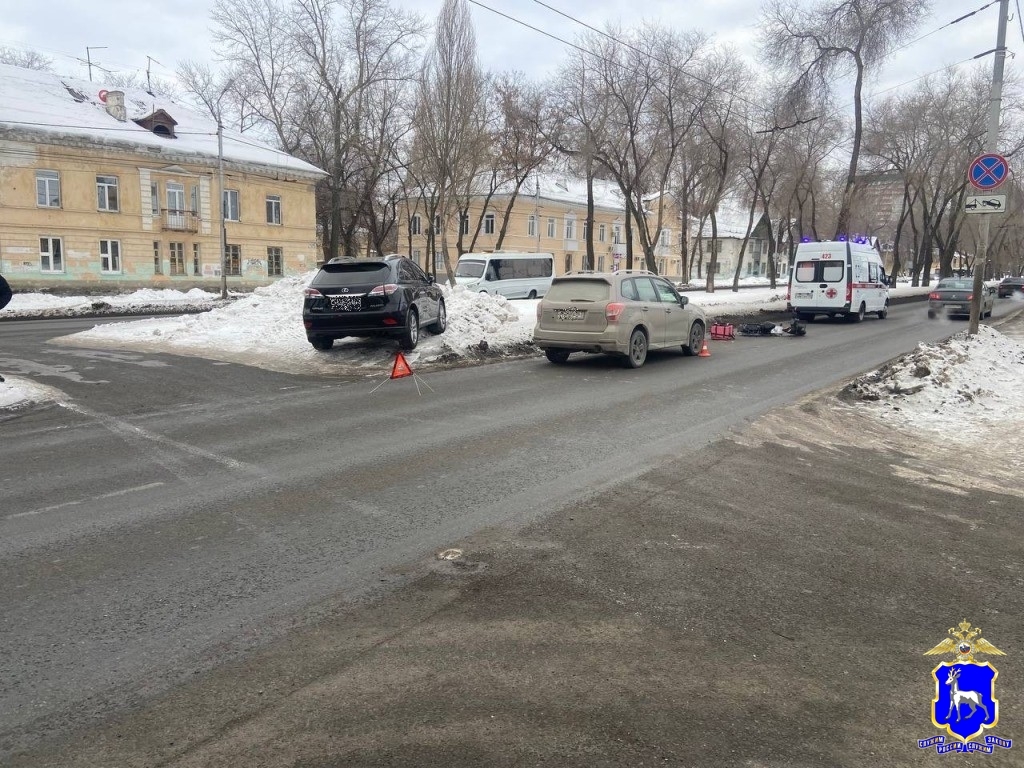 В Самаре мужчина на "Гранте" наехал на санки с 2-летней девочкой