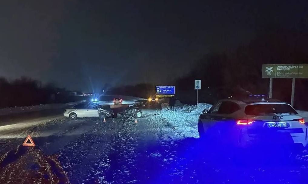 На трассе в Самарской области в ДТП пострадали три человека