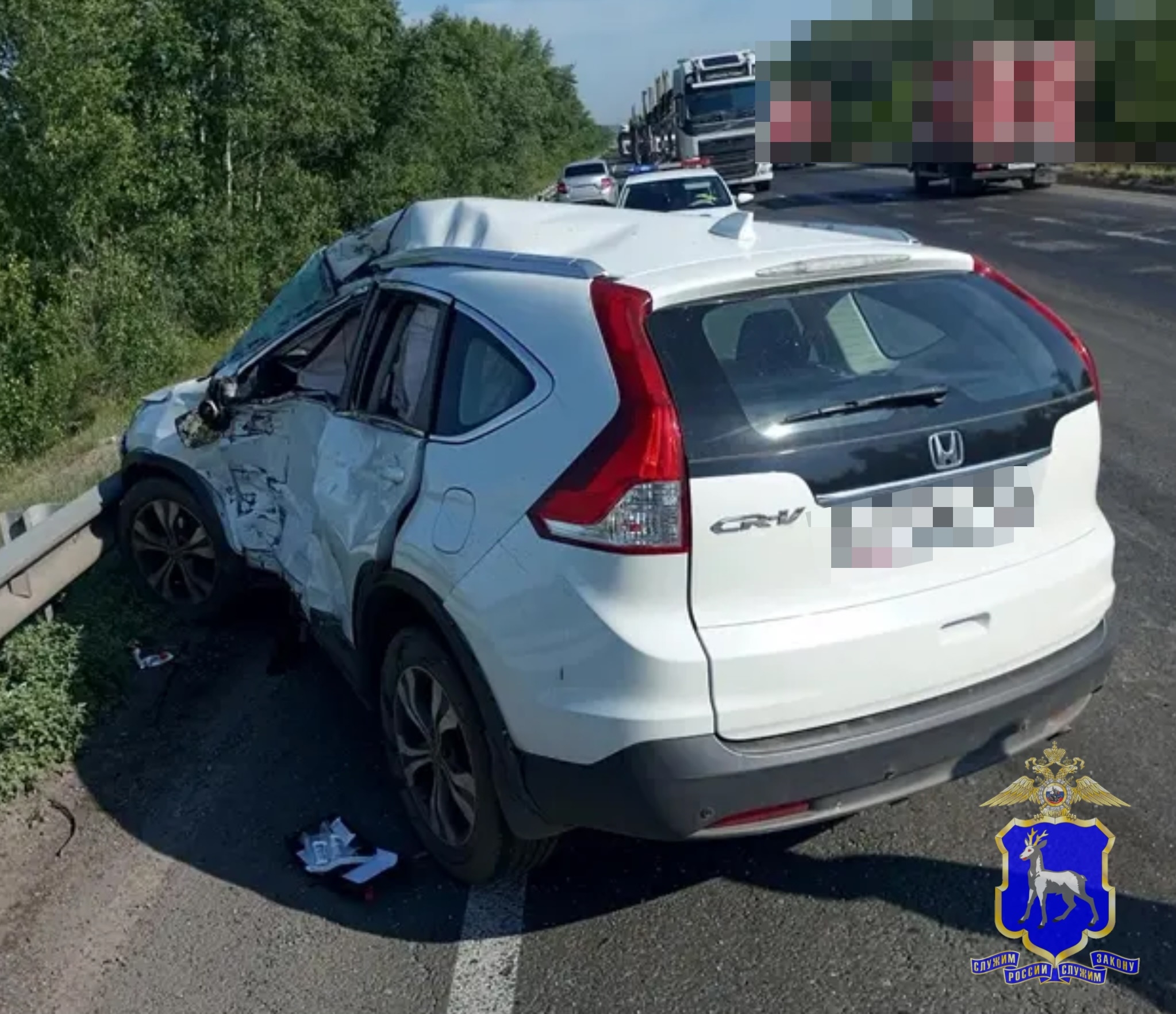 Фура протаранила легковушку на трассе в Самарской области