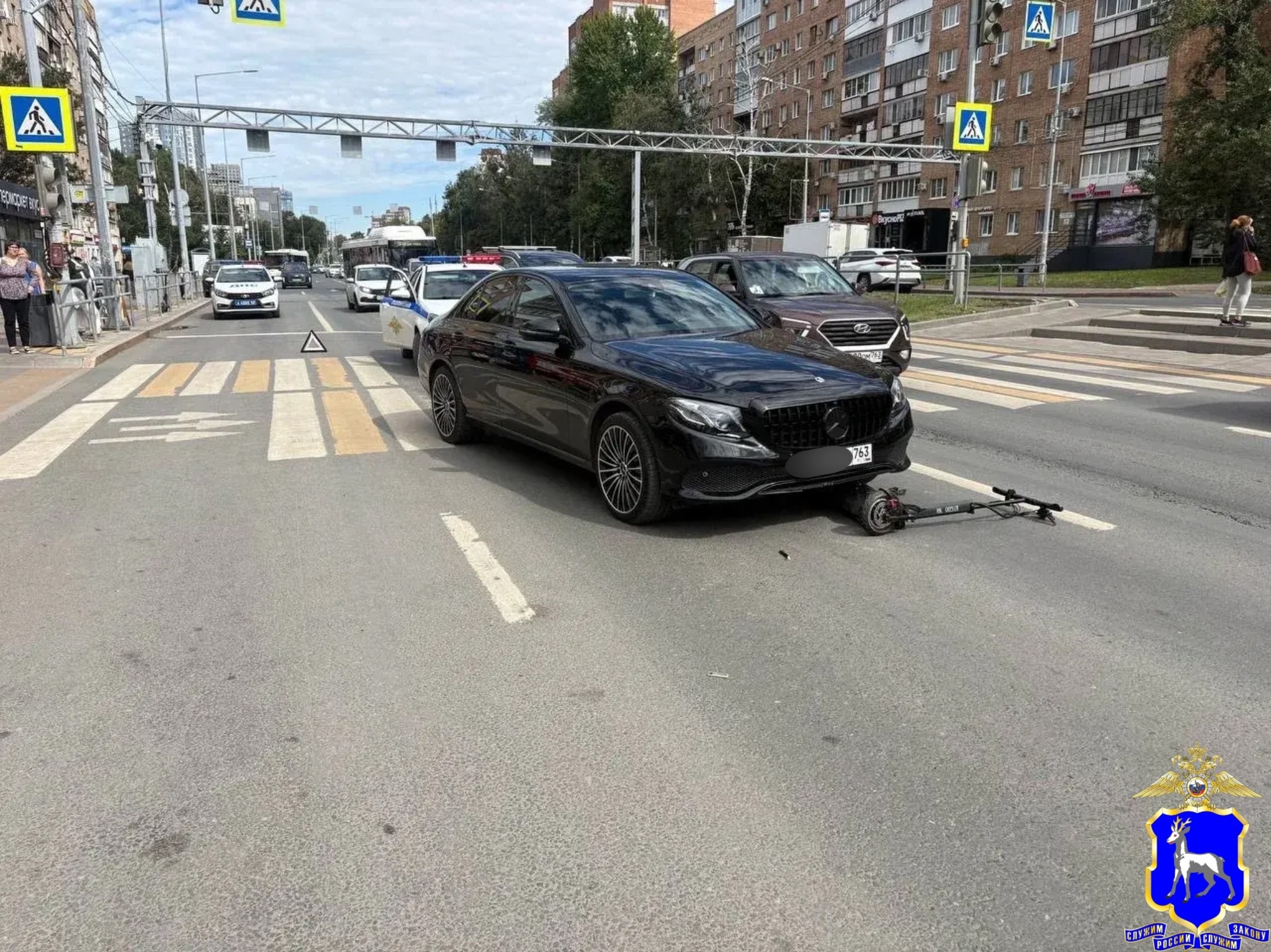 В Самаре Mercedes-Benz сбил 10-летнего самокатчика на Ново-Садовой