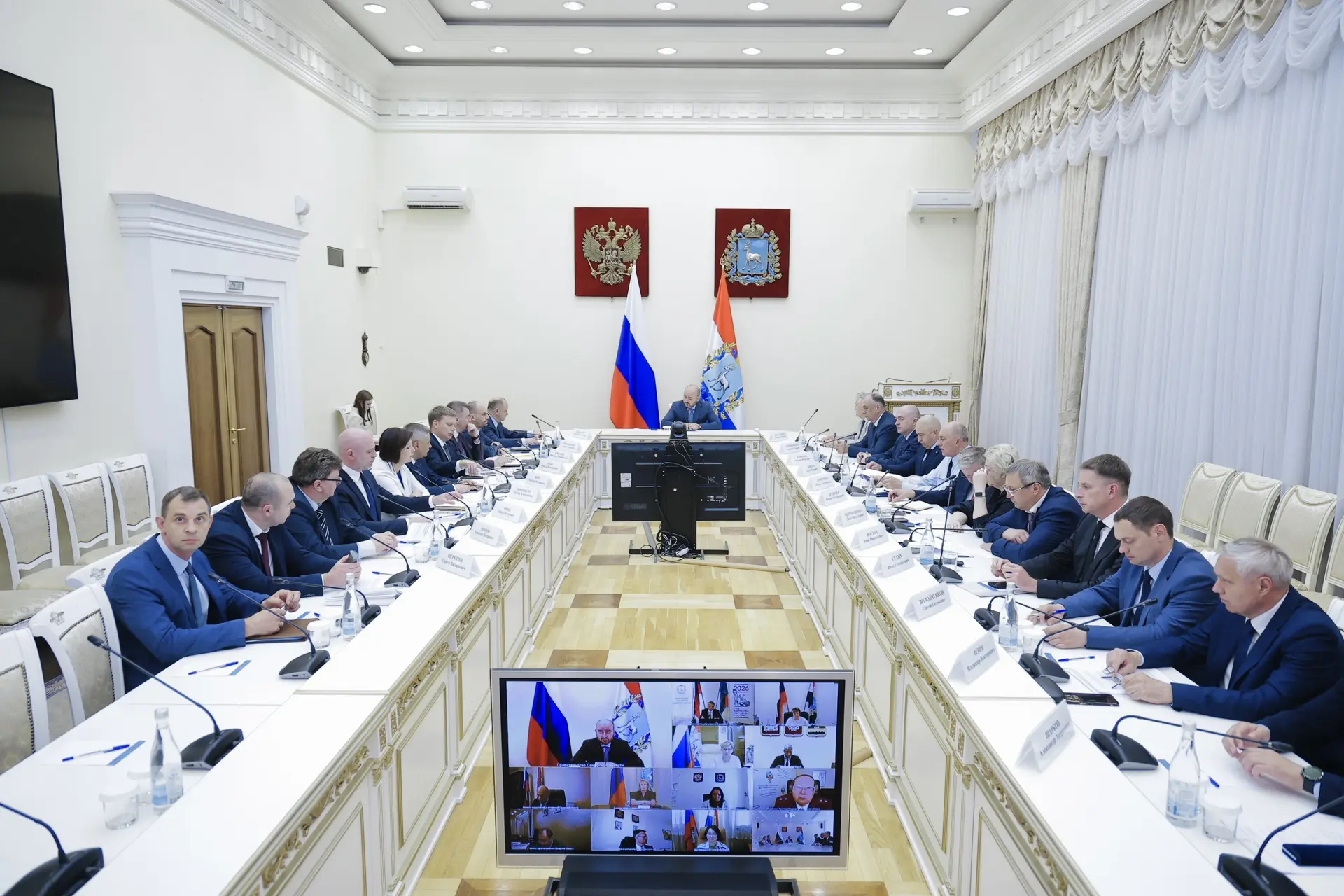 "Надо помогать": губернатор Федорищев поручил областному Правительству поддержать Октябрьск в решении проблем ЖКХ, капремонта школы и детсада