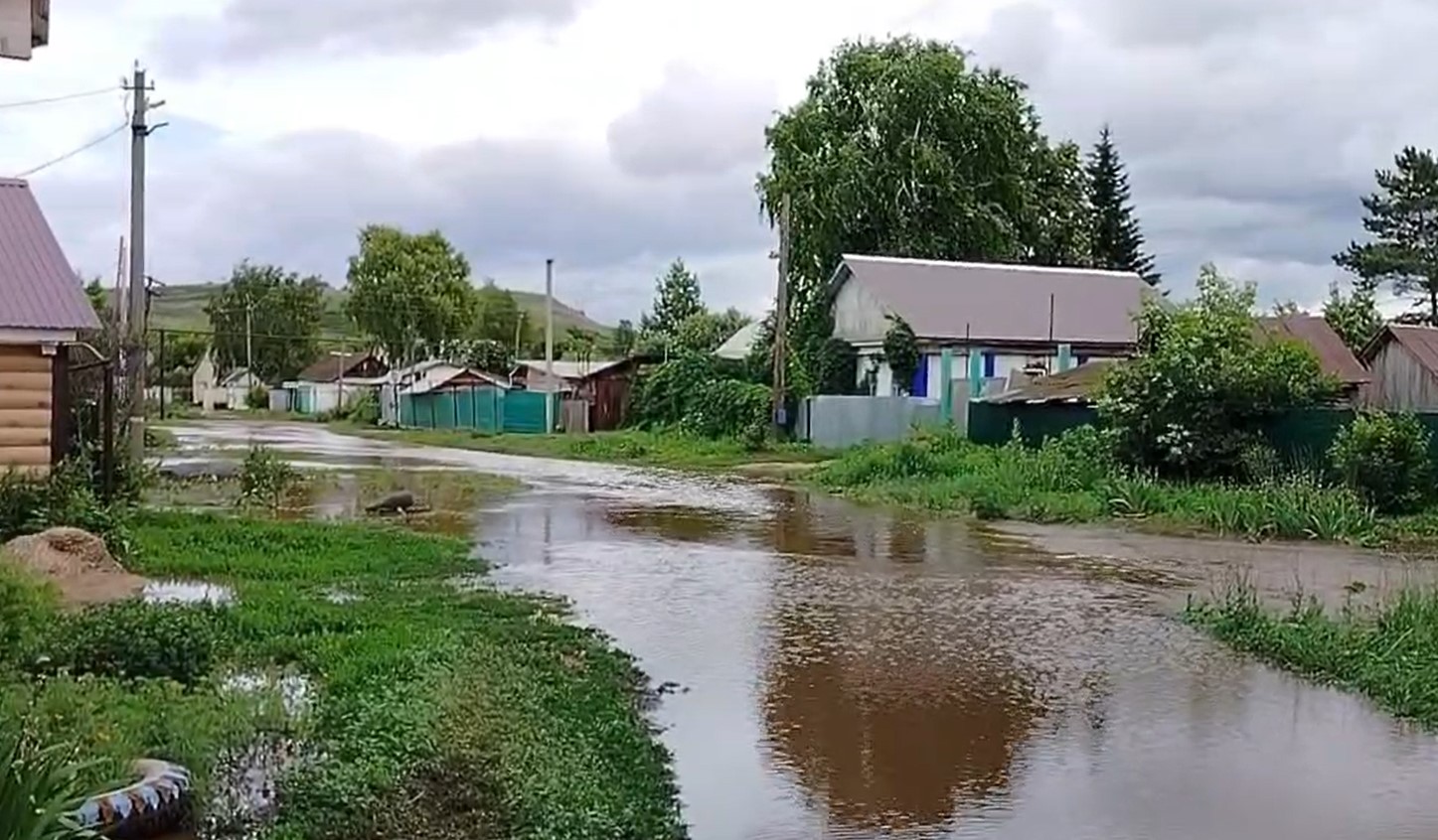 Насыпную дамбу прорвало в Похвистневском районе: подтоплено 72 участка