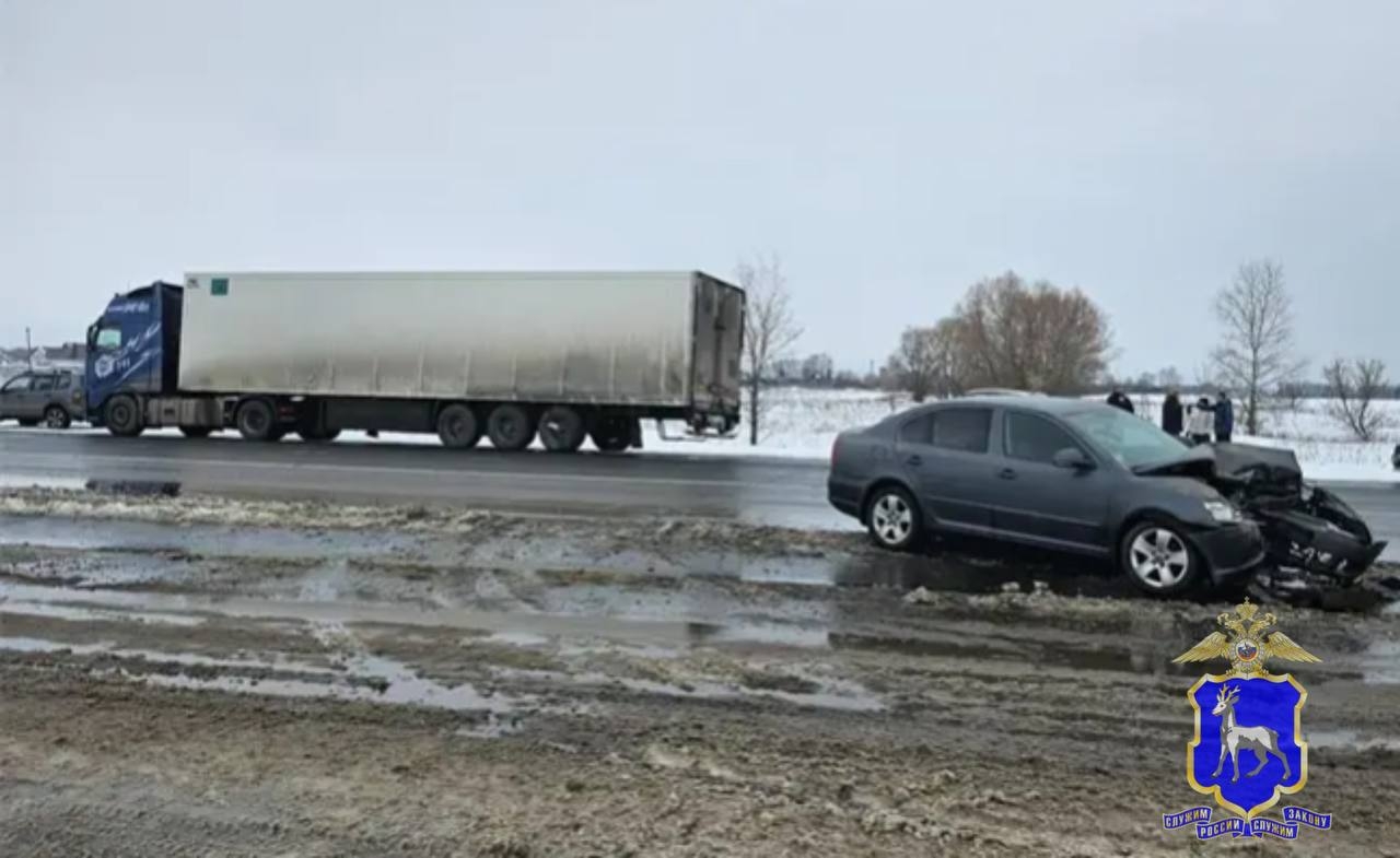 В Сызрани на трассе водитель фуры спровоцировал массовую аварию