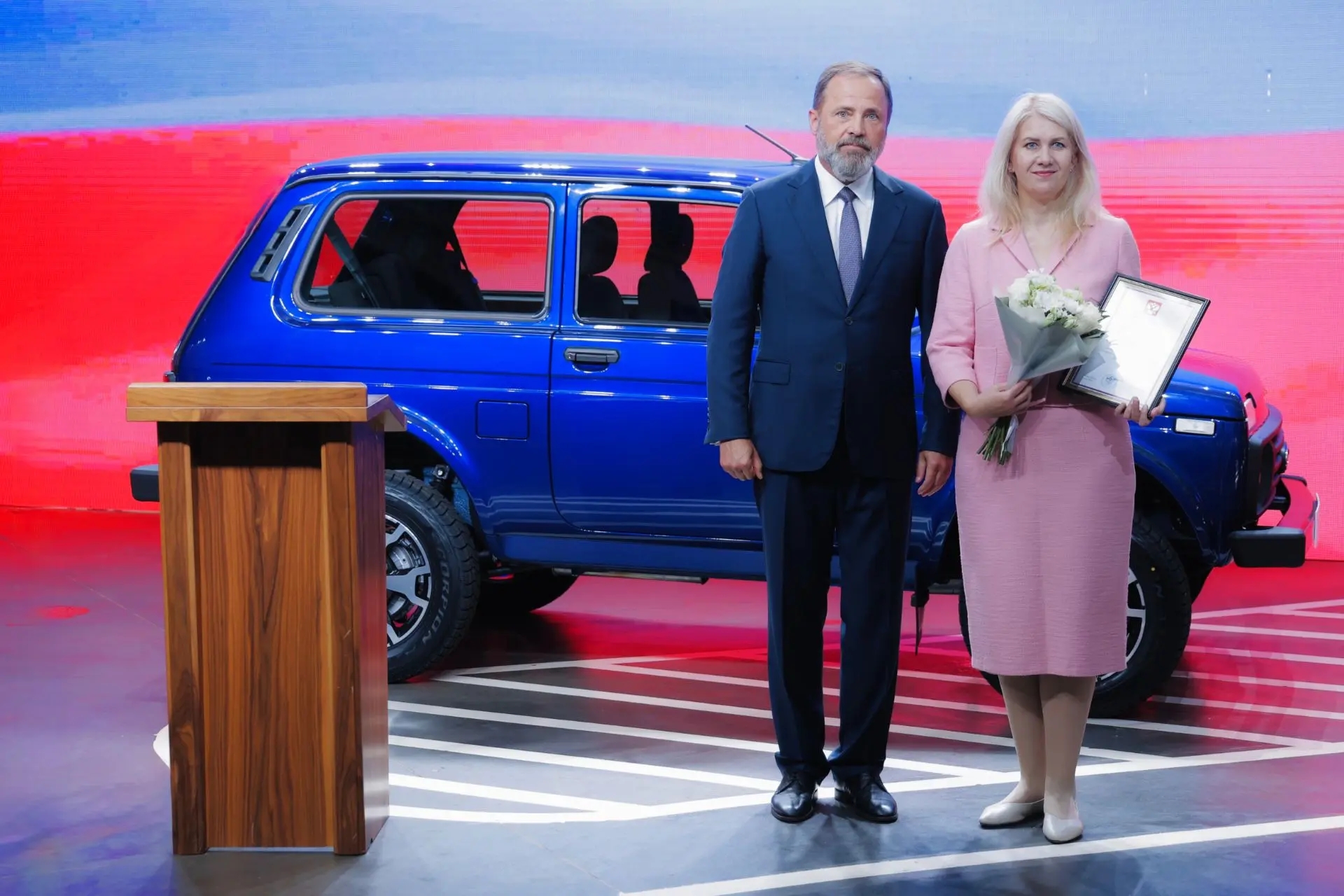 Полпред Президента РФ в ПФО Игорь Комаров и губернатор Вячеслав Федорищев поздравили АВТОВАЗ с юбилеем и стартом серийного производства обновленной "Нивы"