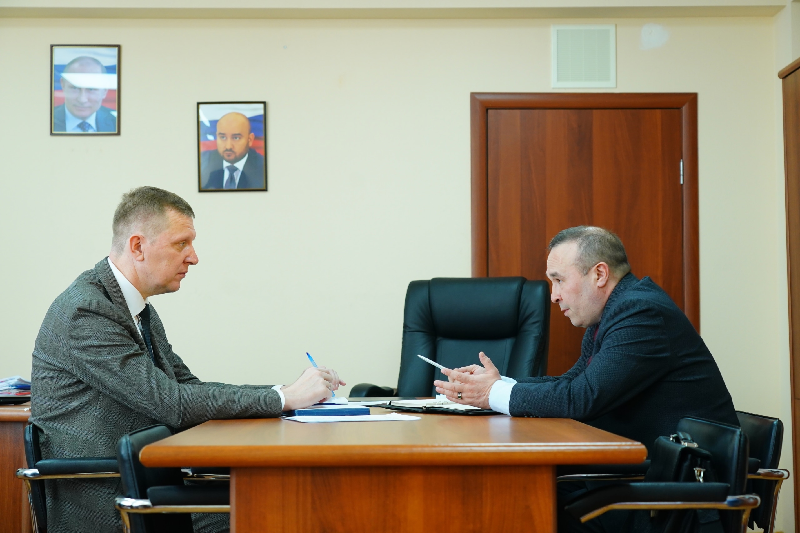 Курсант второго потока "Школы героев" Артур Губайдуллин обсудил с наставником свой проект