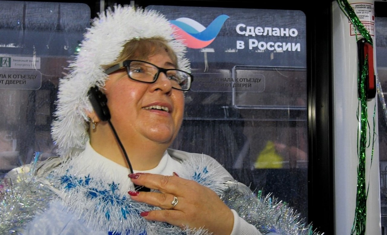 Новогодний трамвай "Мороз Экспресс" первый раз проехал по Самаре