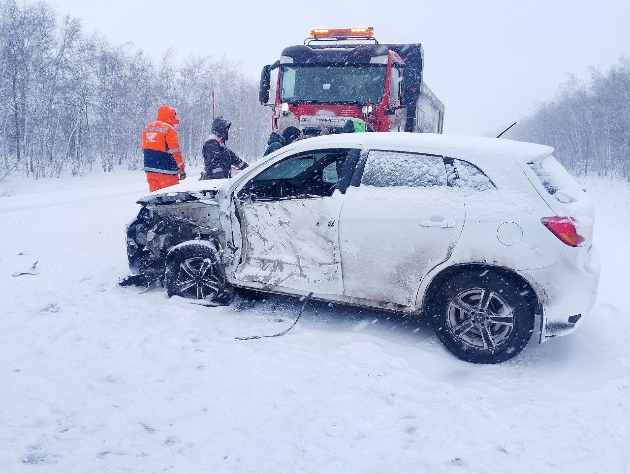 В Самарской области на трассе иномарка столкнулась с автоцистерной