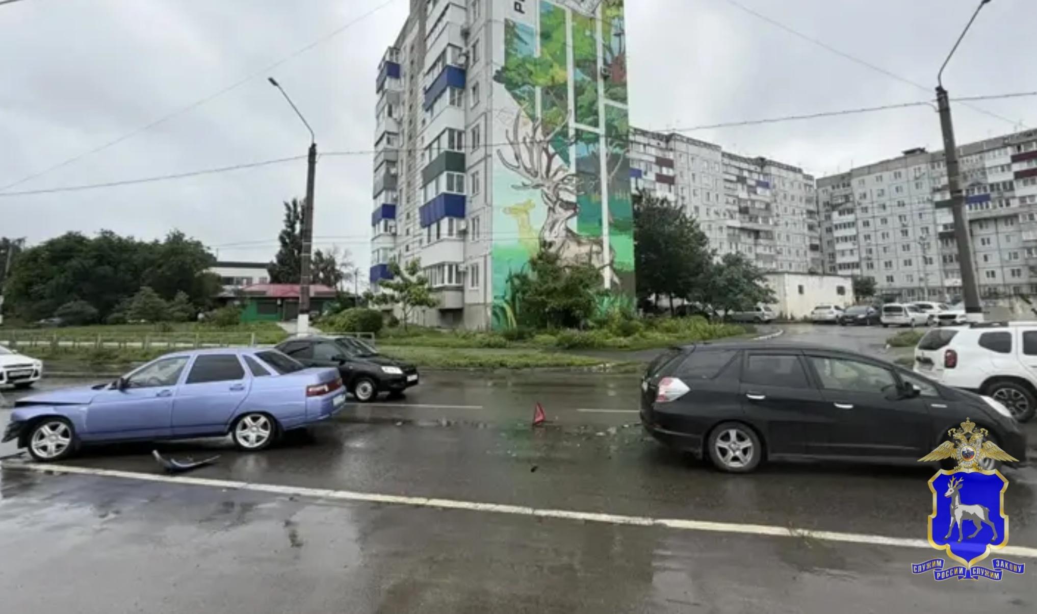 В Тольятти "Гранта" на скорости въехала в попутный грузовик