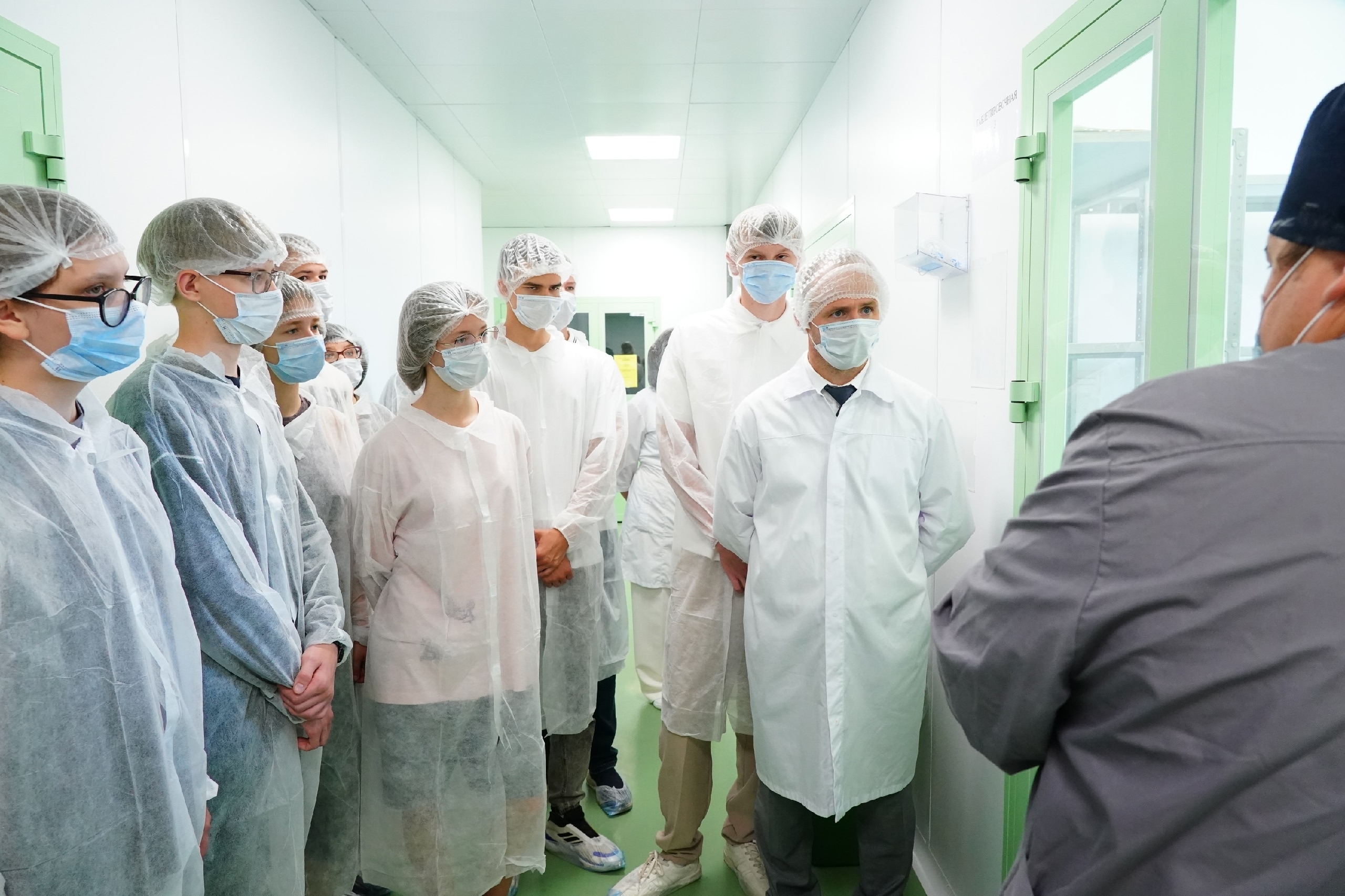 Школьники познакомились с работой самарской фармкомпании