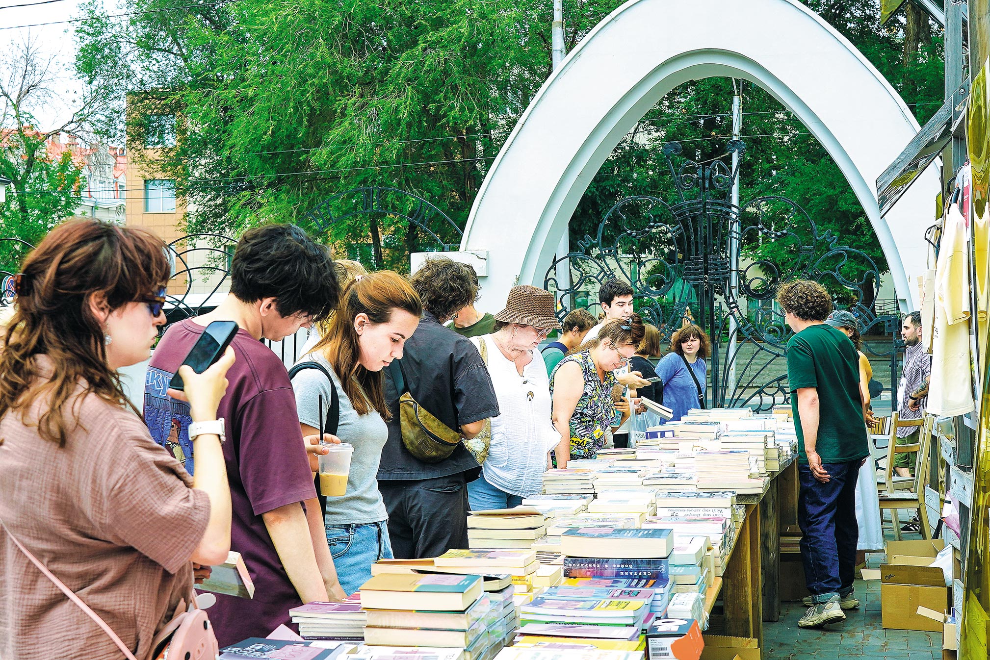 Лекции, маркет и прогулки на сапах: как прошел книжный фестиваль в Самаре