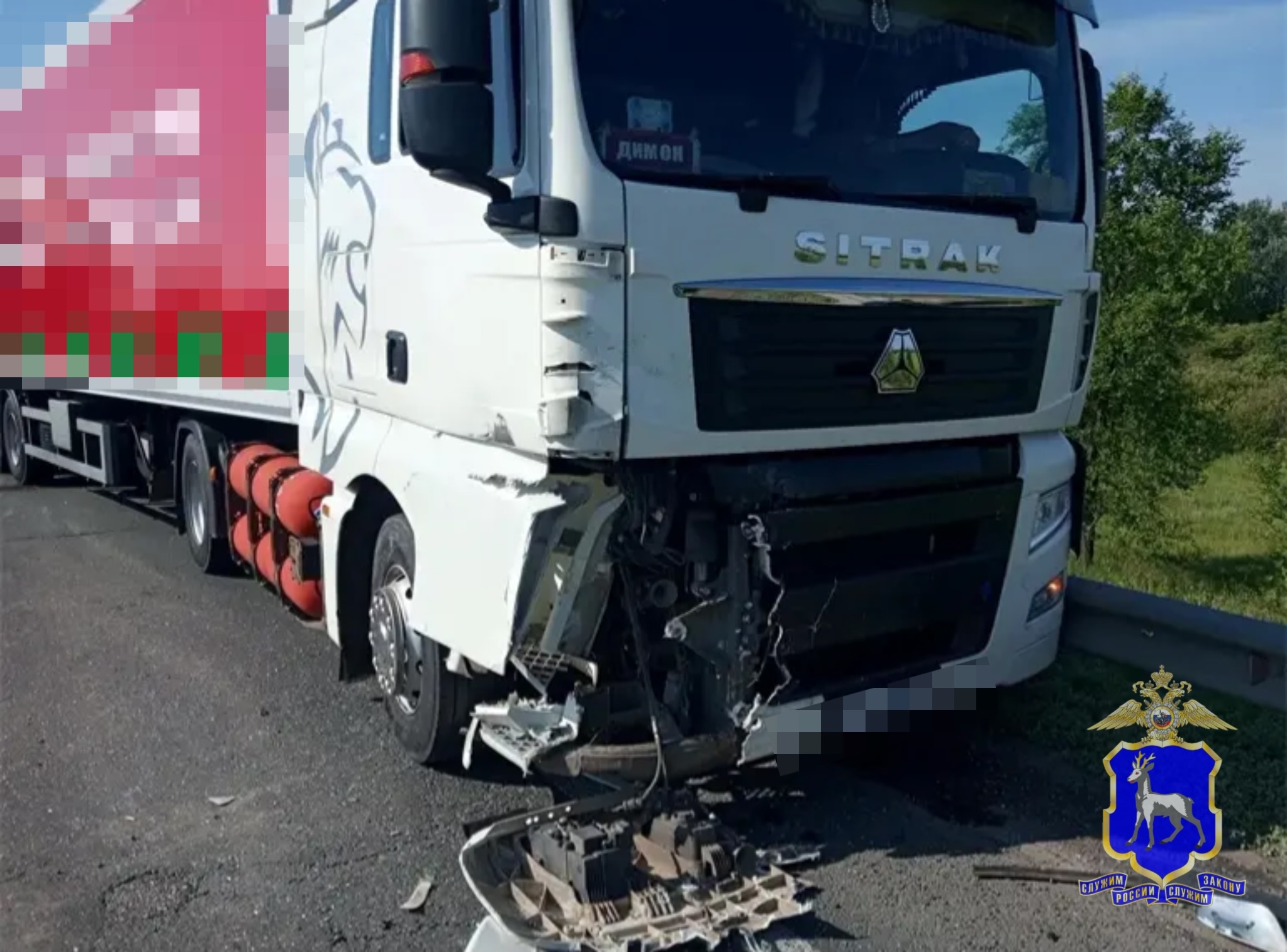 Фура протаранила легковушку на трассе в Самарской области