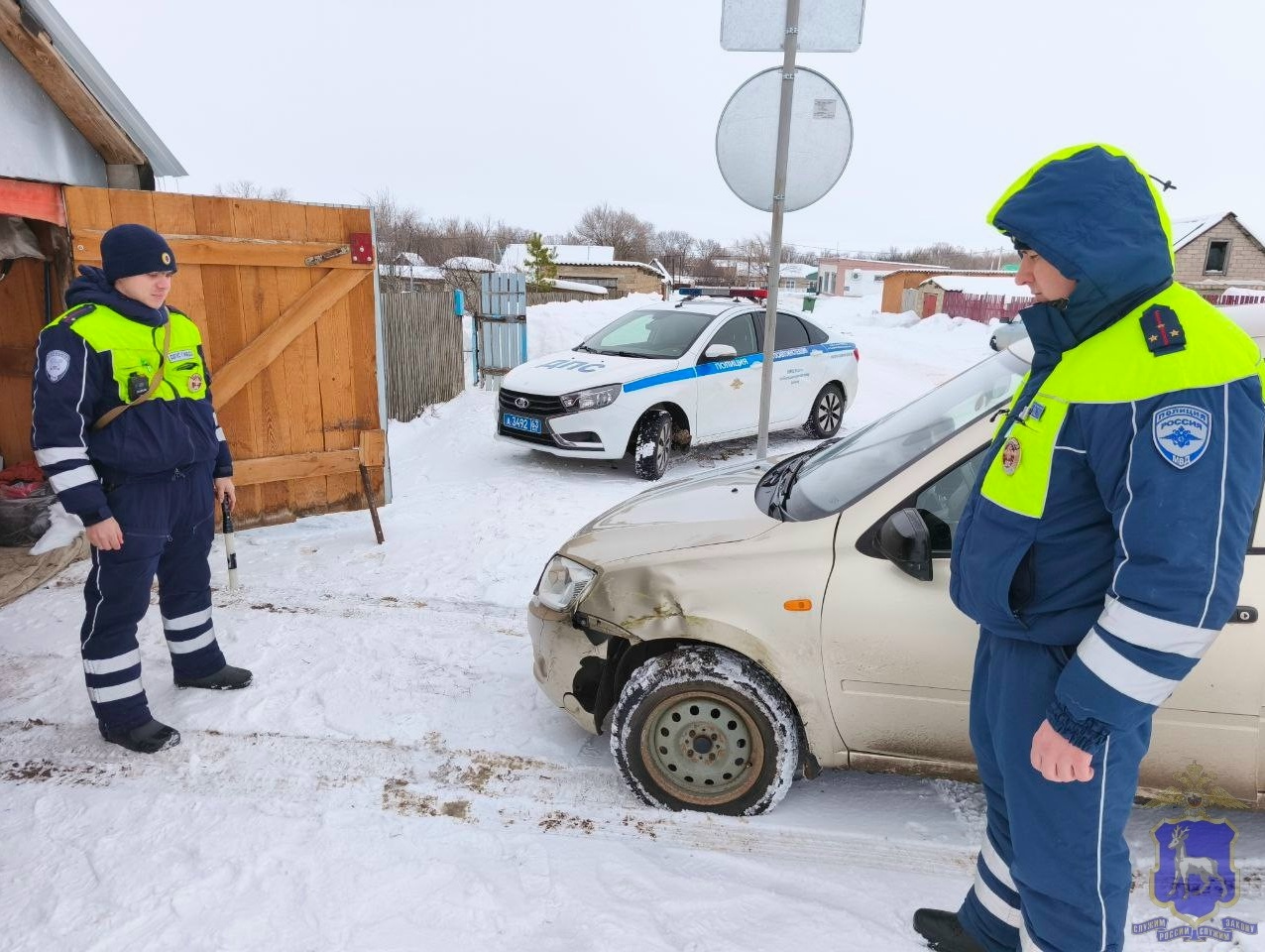 В Самарской области пенсионер на "Калине" протаранил машину "скорой" и скрылся