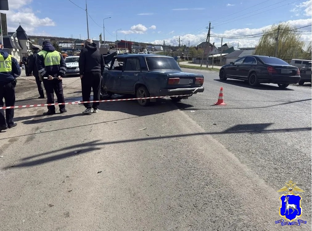 Под Самарой пикап после ДТП отбросило на женщину-пешехода