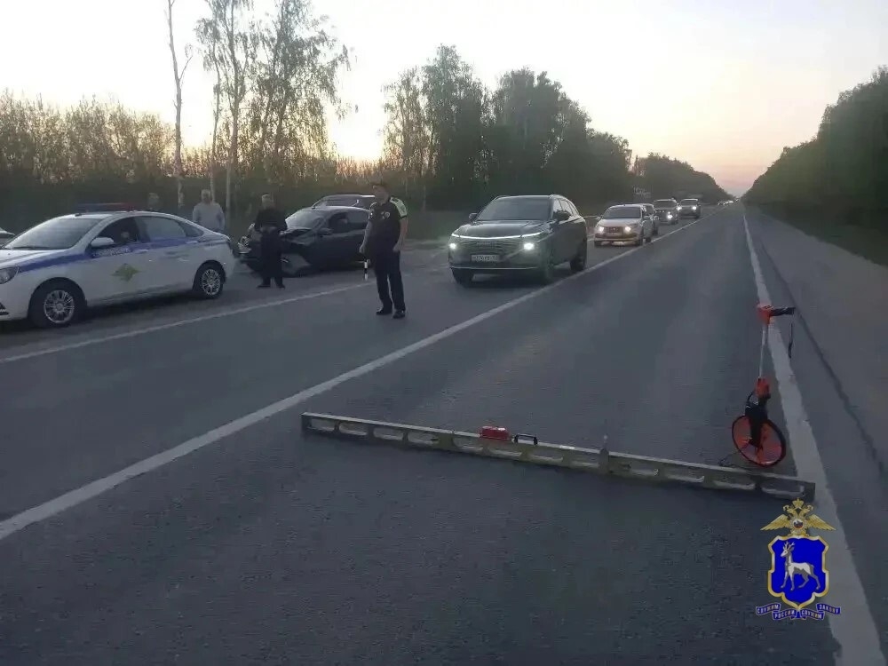 Под Тольятти мужчина на Mitsubishi при развороте на трассе врезался в "Гранту"