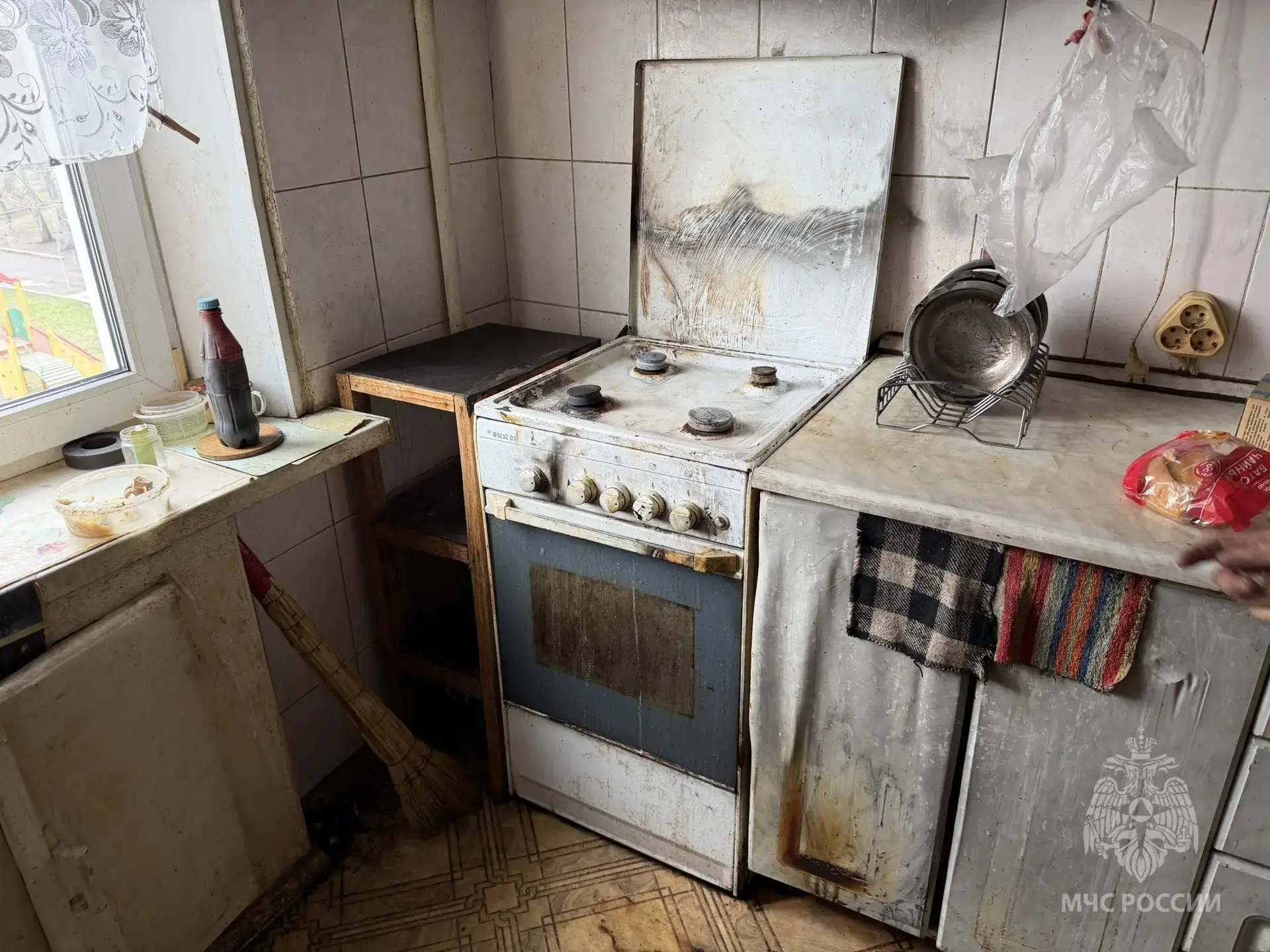 Не растерялась: тольяттинка потушила вытяжку в квартире до приезда пожарных