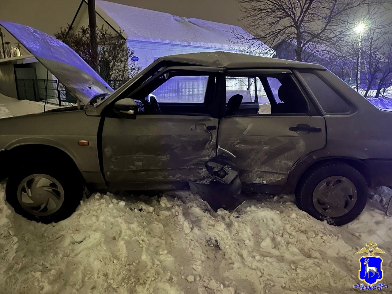 В Самаре мужчина на "Гранте" наехал на санки с 2-летней девочкой