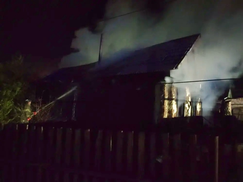 В селе Подбельск полыхал частный дом