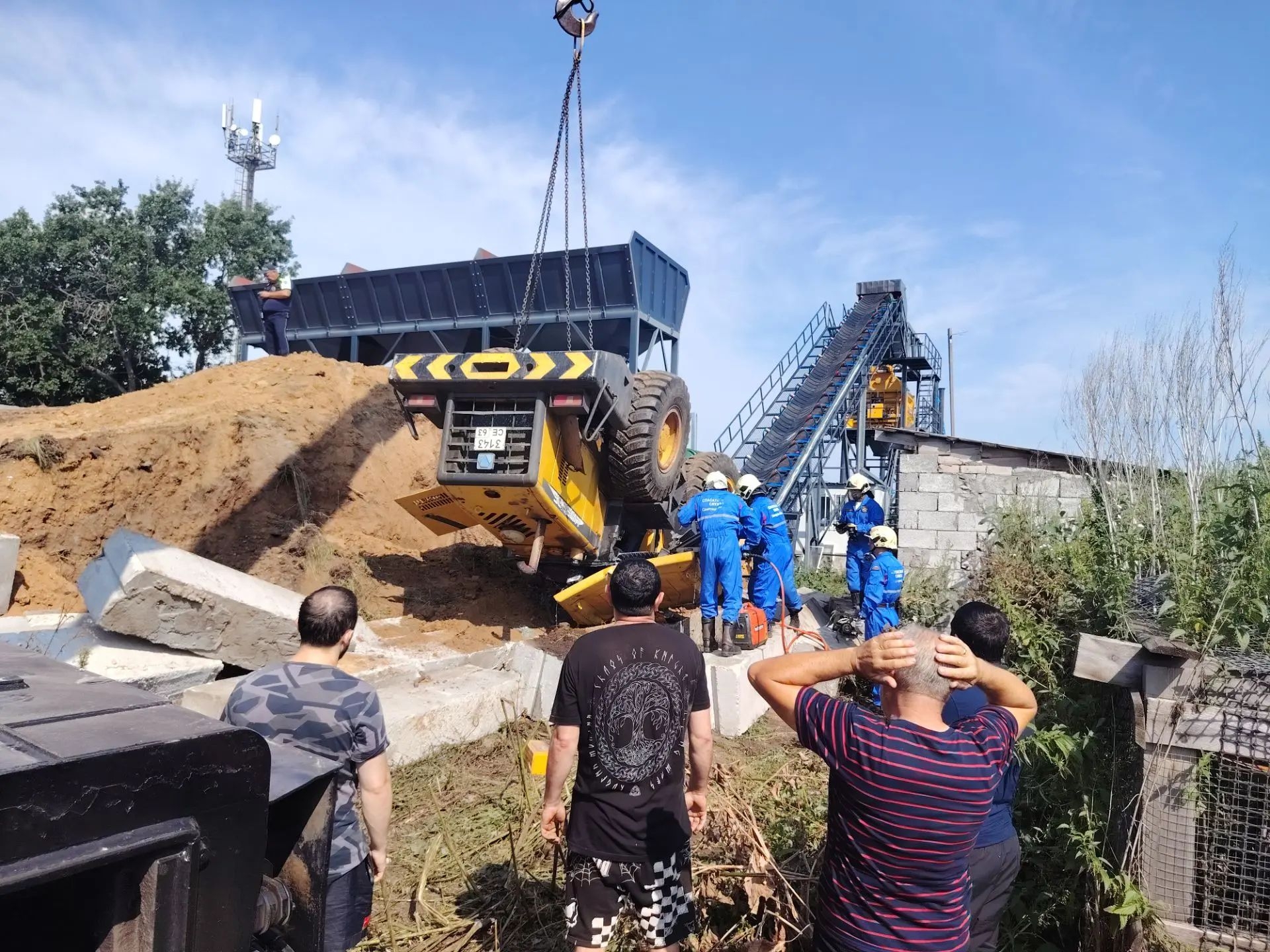 Водитель погиб: в Красноярском районе перевернулся автопогрузчик