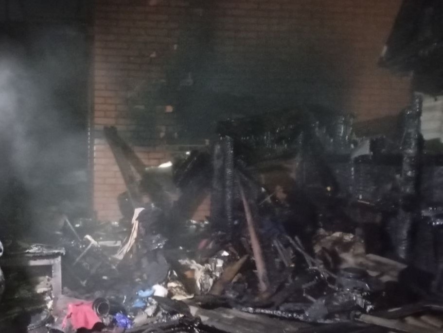 В Смышляевке сгорел жилой дом с баней