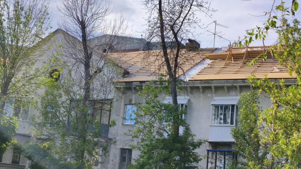 В Самаре после мощного ливня упал потолок в квартире трехэтажного дома