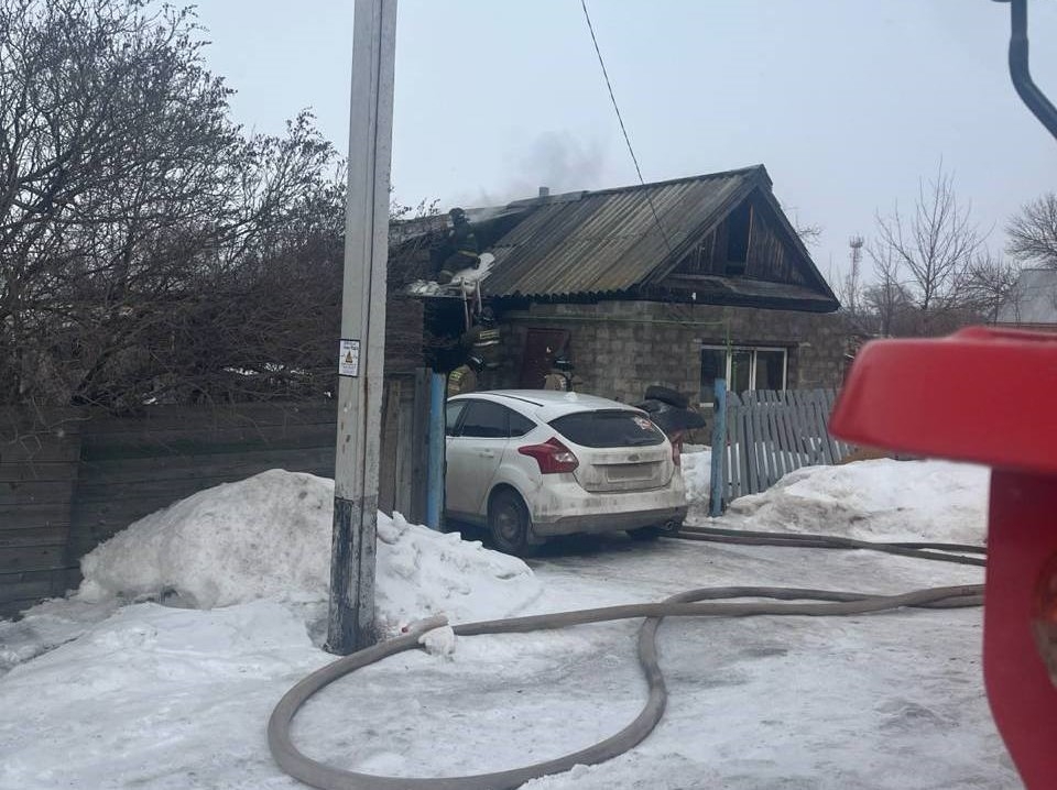 Утром 10 марта в селе Приволжье загорелся частный дом