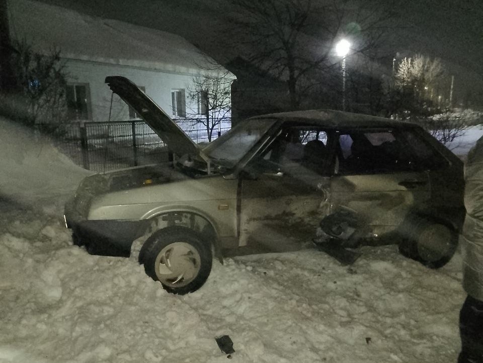 В Шигонах столкнулись "девятка" и Datsun