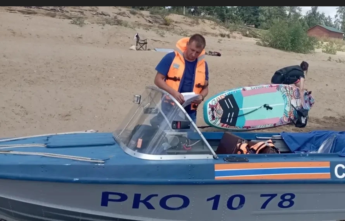 На Волге у Копылово женщину с ребенком на сапборде унесло течением от берега