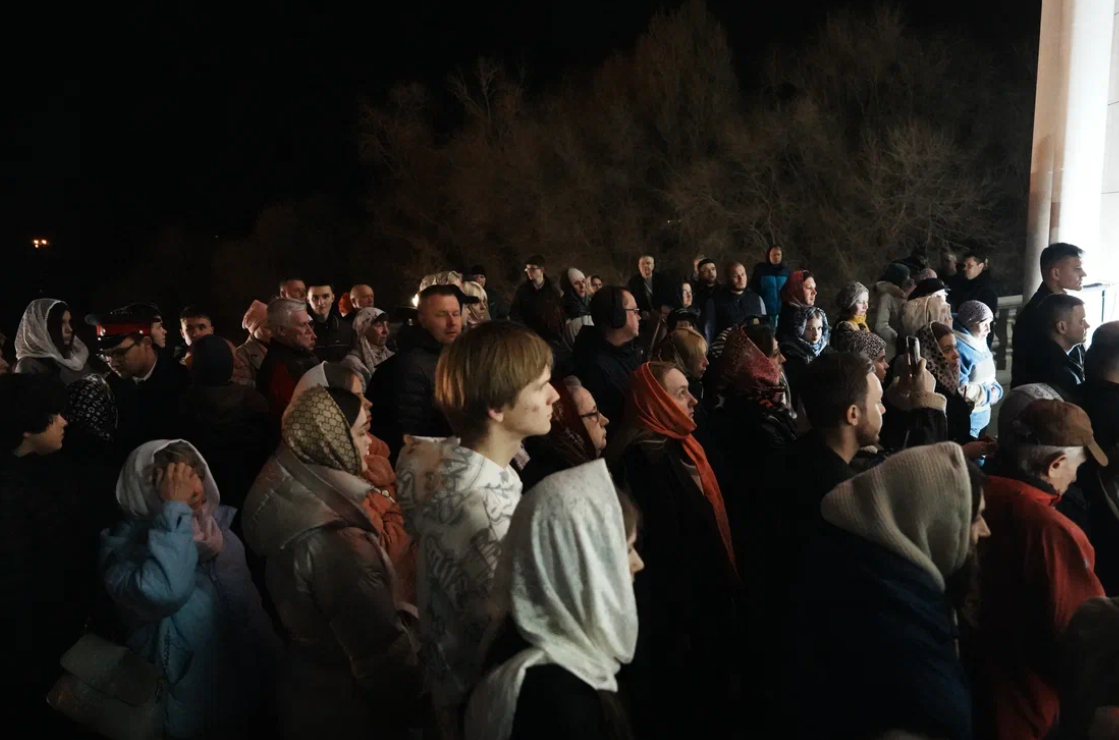 Фоторепортаж: самарцы встретили Пасху в Софийском соборе