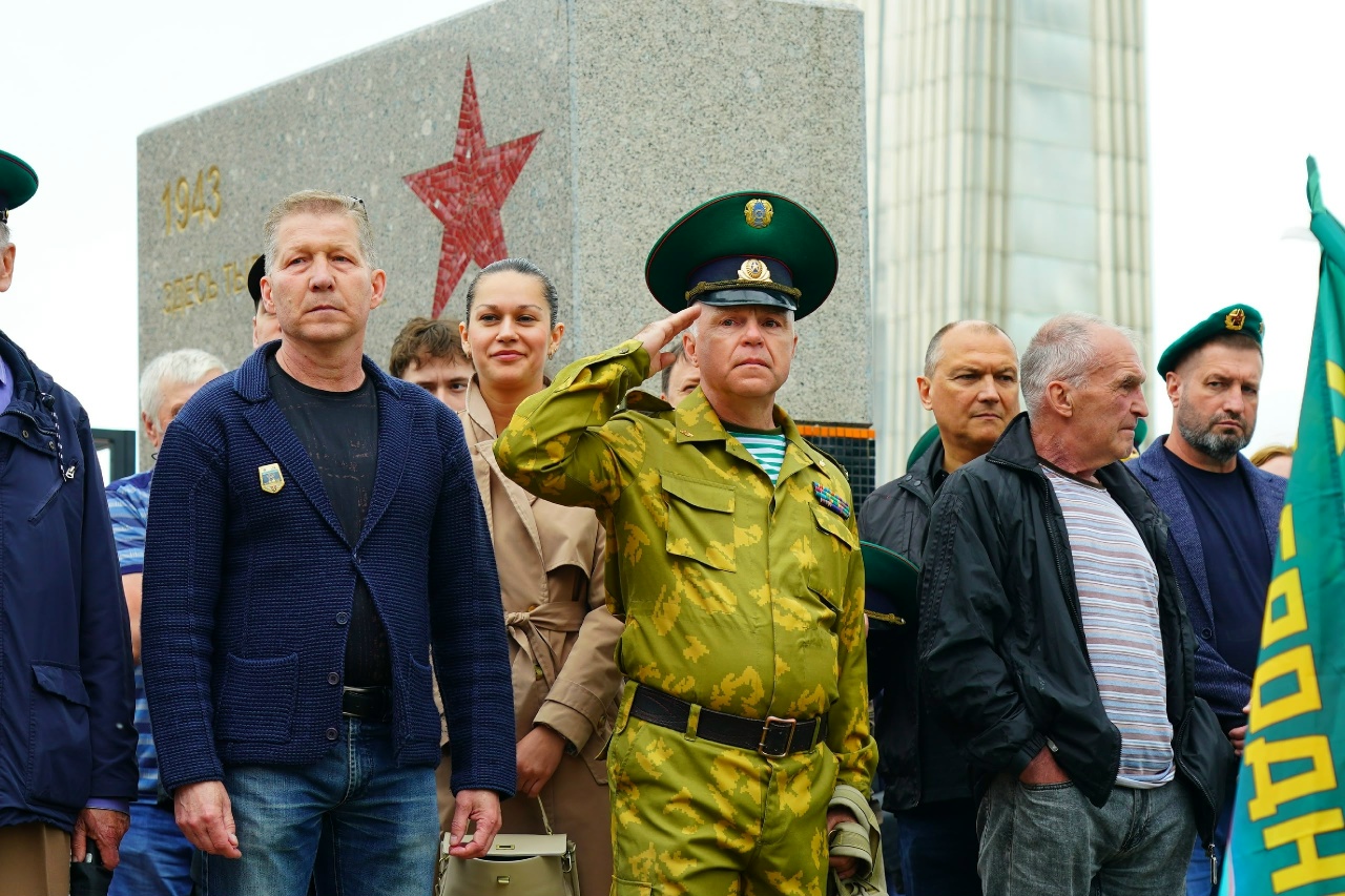 В Самаре в День пограничника 28 мая возложили цветы к Вечному огню