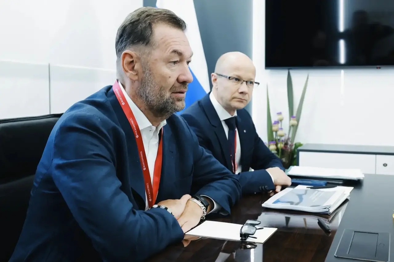 Губернатор Вячеслав Федорищев и президент ЭР-Телеком Холдинга Андрей Кузяев на ПМЭФ обсудили повышение цифровой зрелости Самарской области