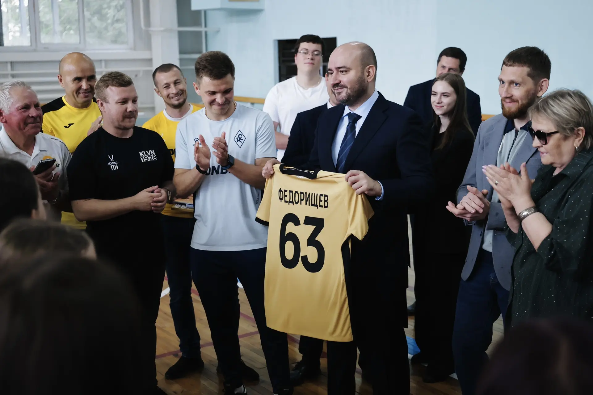Вячеслав Федорищев встретился с клявлинскими футболистами