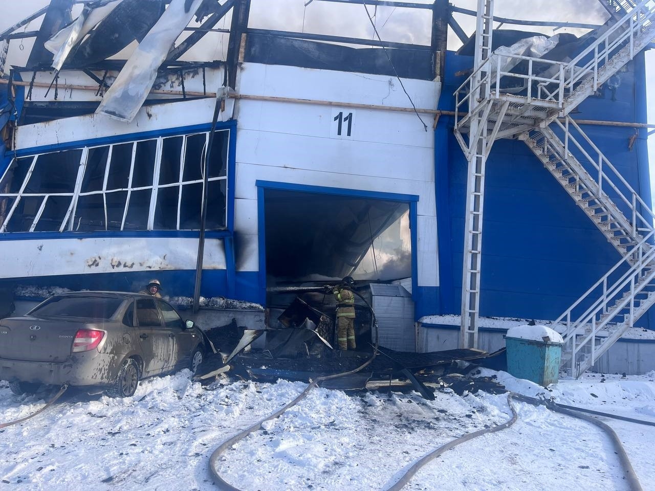 Под Самарой тушат пожар на 600 "квадратах" промышленного объекта 