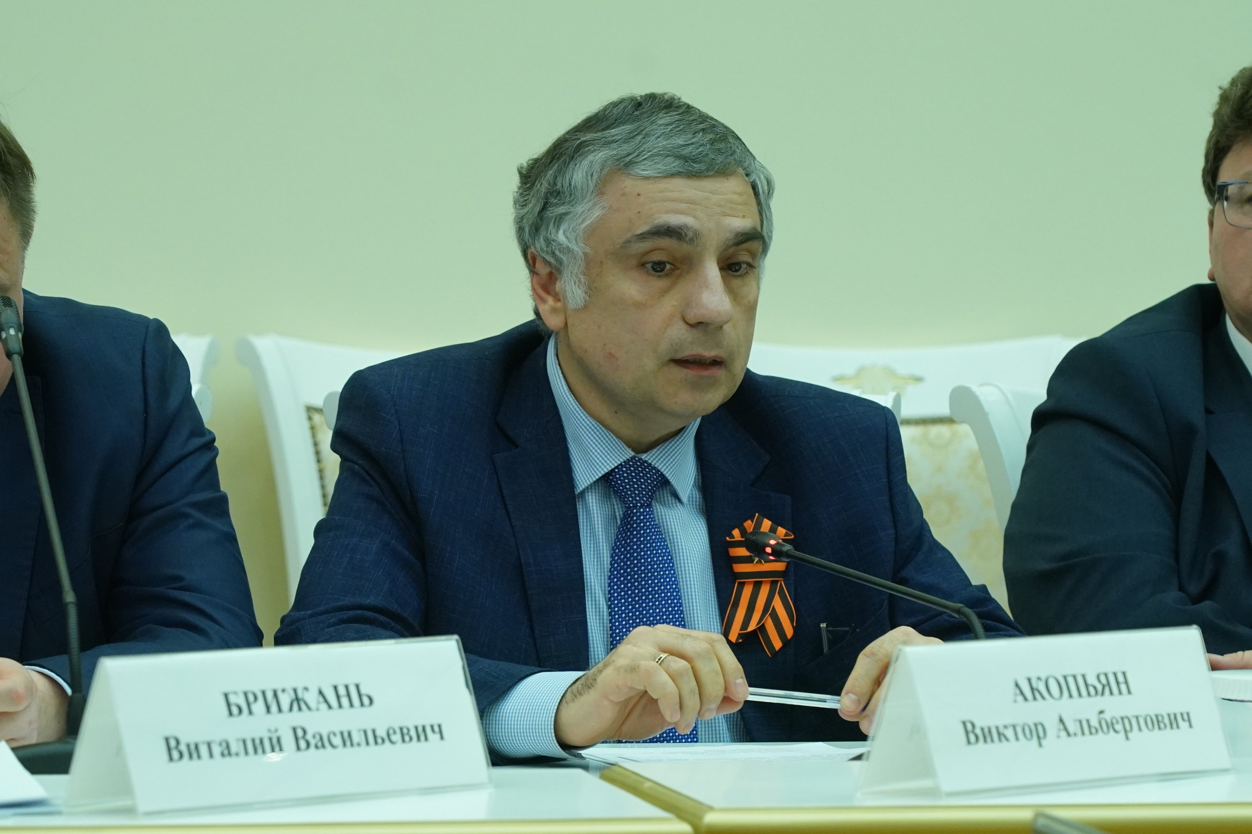 Вячеслав Федорищев поручил обеспечить безопасность во время последних звонков в школах