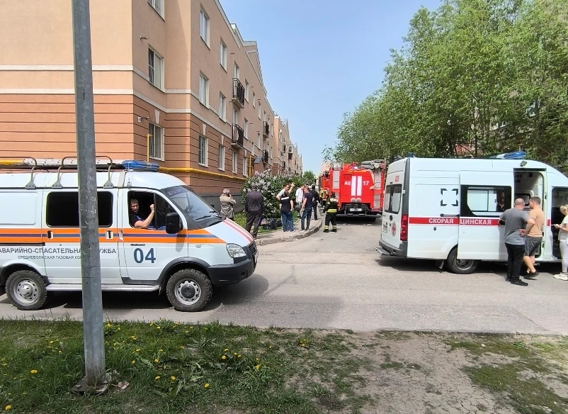 Три человека пострадали при пожаре в квартире в Крутых Ключах 