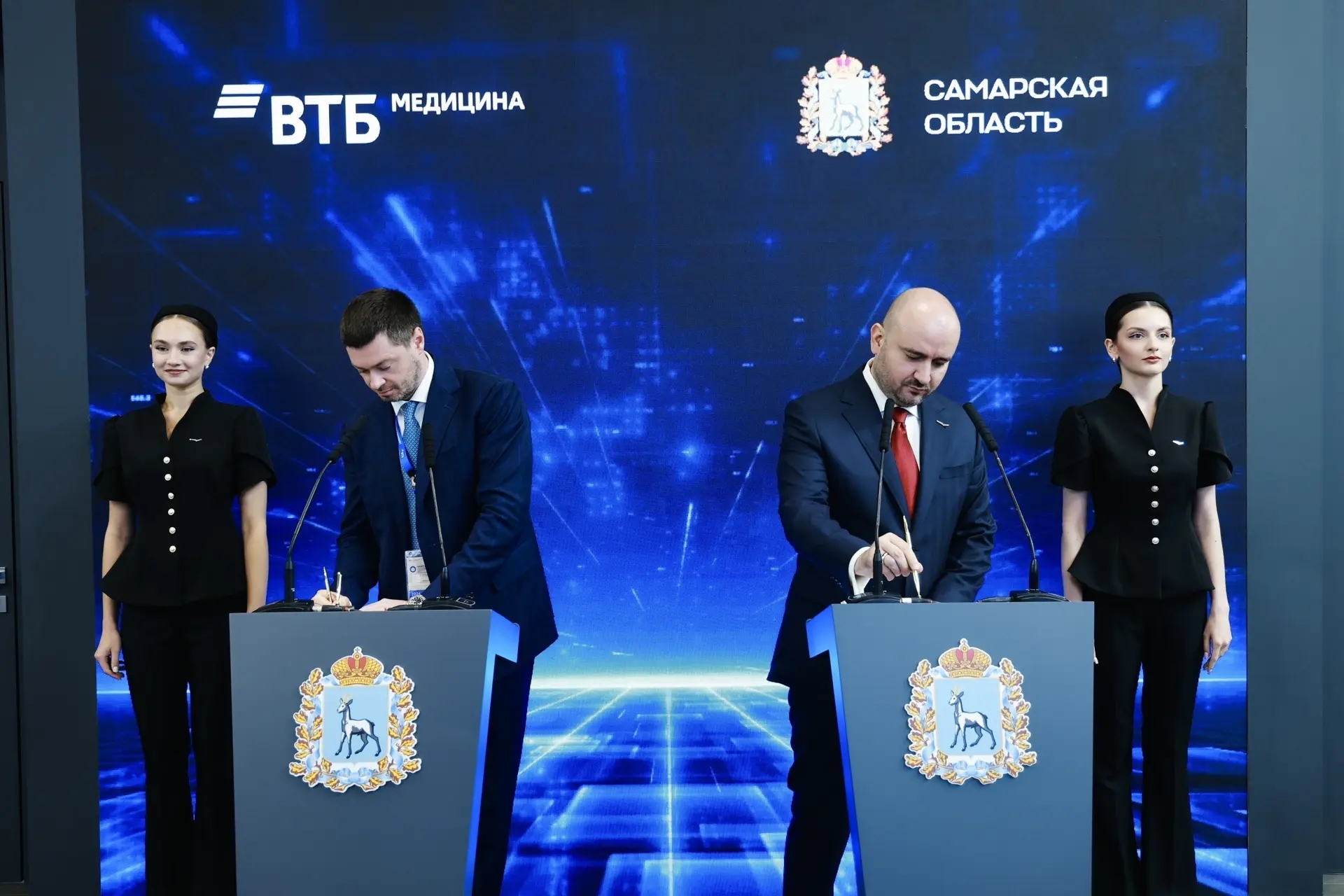 Самарская область и АО ВТБ Медицина укрепляют сотрудничество: губернатор Вячеслав Федорищев и гендиректор компании Сергей Нечаев подписали соглашение на ПМЭФ