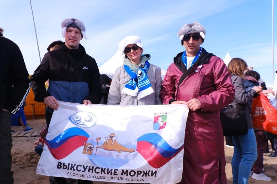 В Самаре на Полевом спуске прошли соревнования по зимнему плаванию